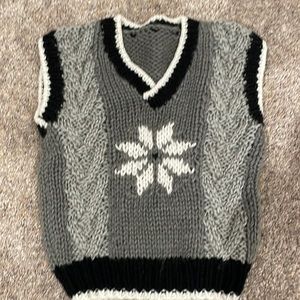 Sweater vest size L